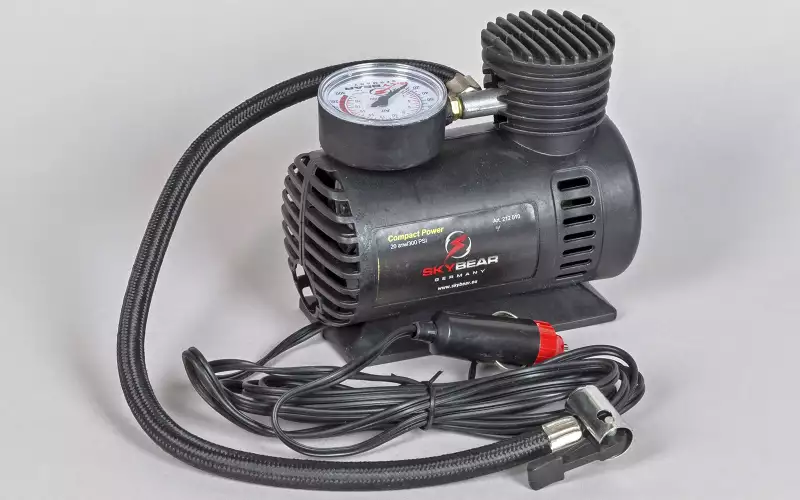 Компрессор автомобильный на 220в 1304 кпа. Tire inflator компрессор 300 psi. 80503 компрессор автомобильный avs ks600. Шинный компрессор. Шинный компрессор.