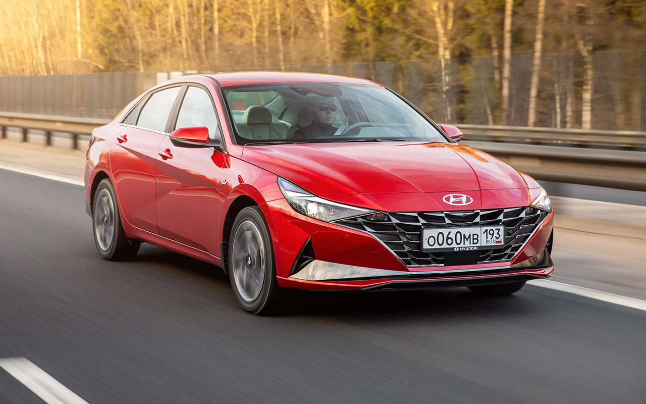 Новая Hyundai Elantra: 4 плюса и 2 недостатка (зато цена хорошая)