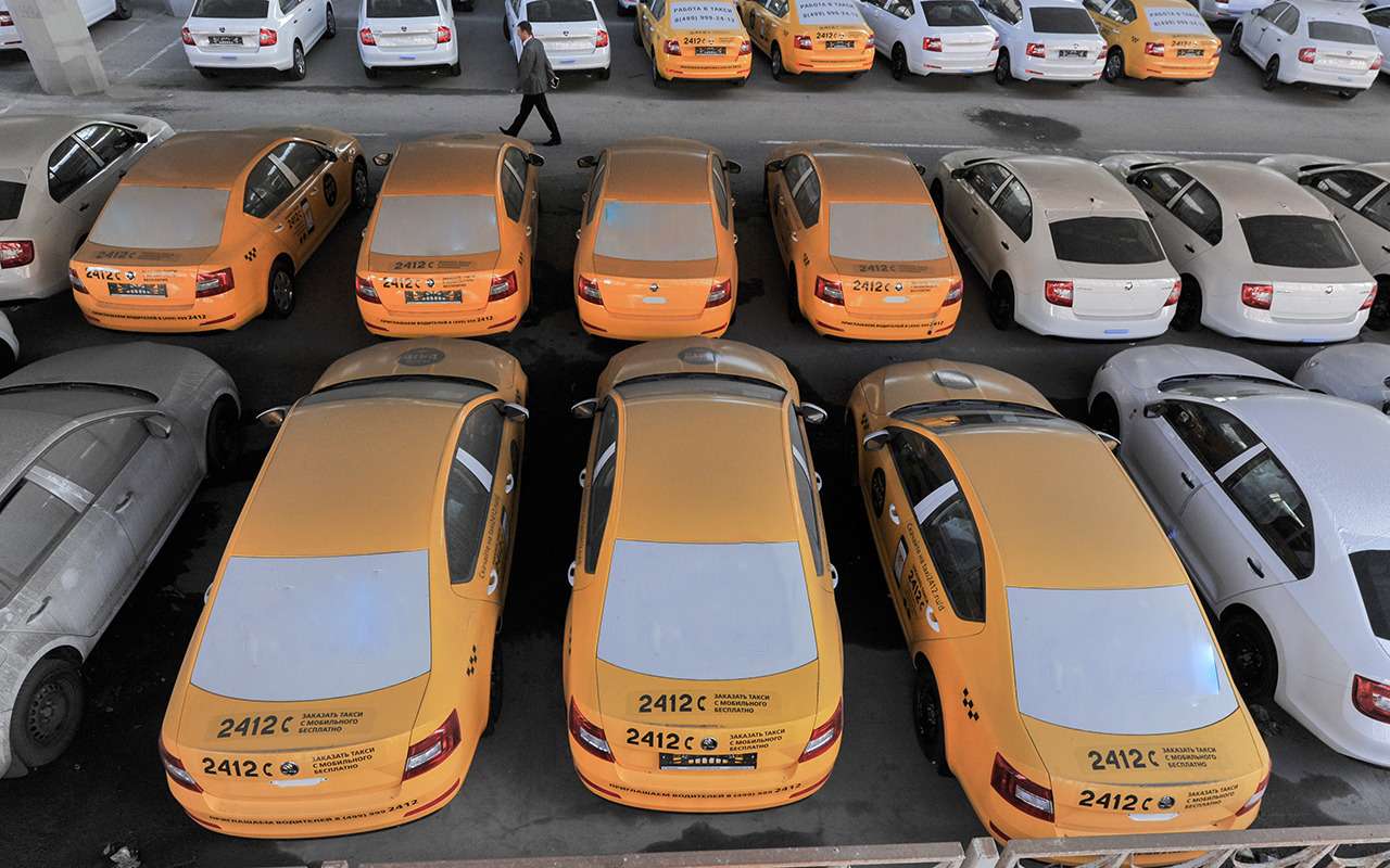 Вторичку заполонили машины из такси и каршеринга