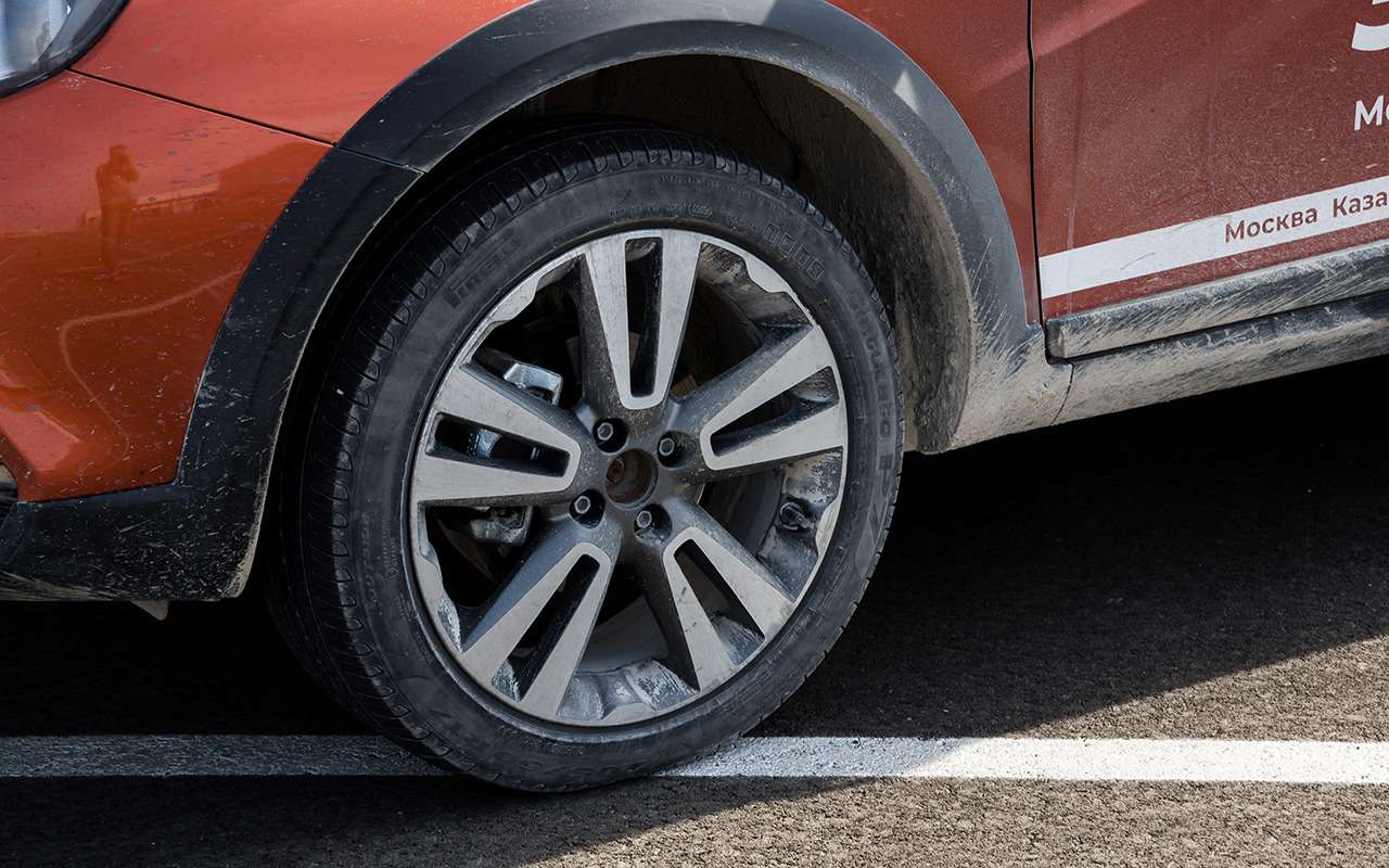 Приходится ездить на потертых шинах? Этот совет поможет улучшить управляемость