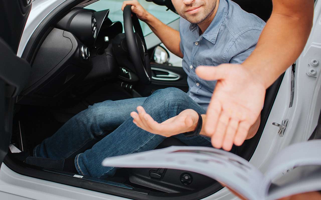 Бесполезные допы: вот на чем можно сэкономить при покупке авто