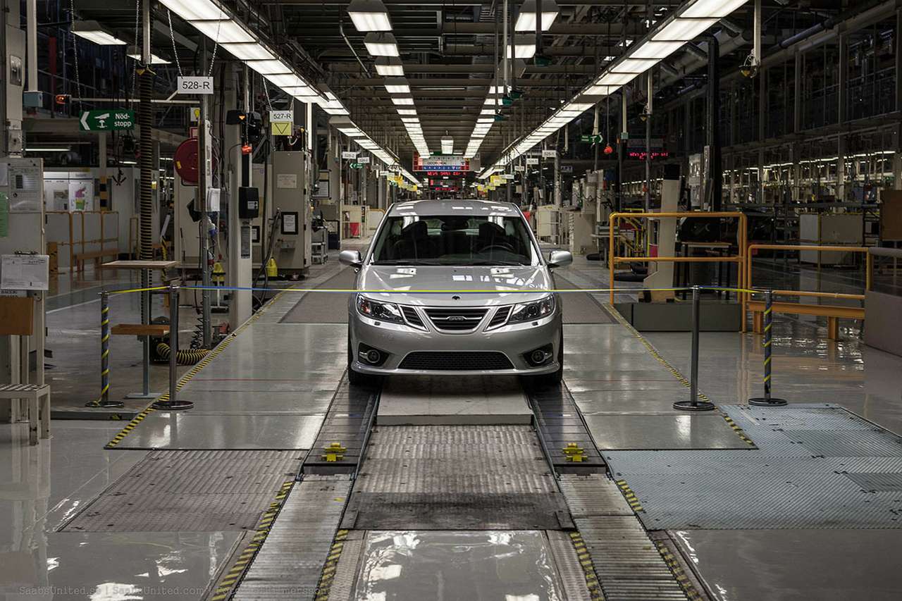 Saab разрывается между Швецией и Китаем