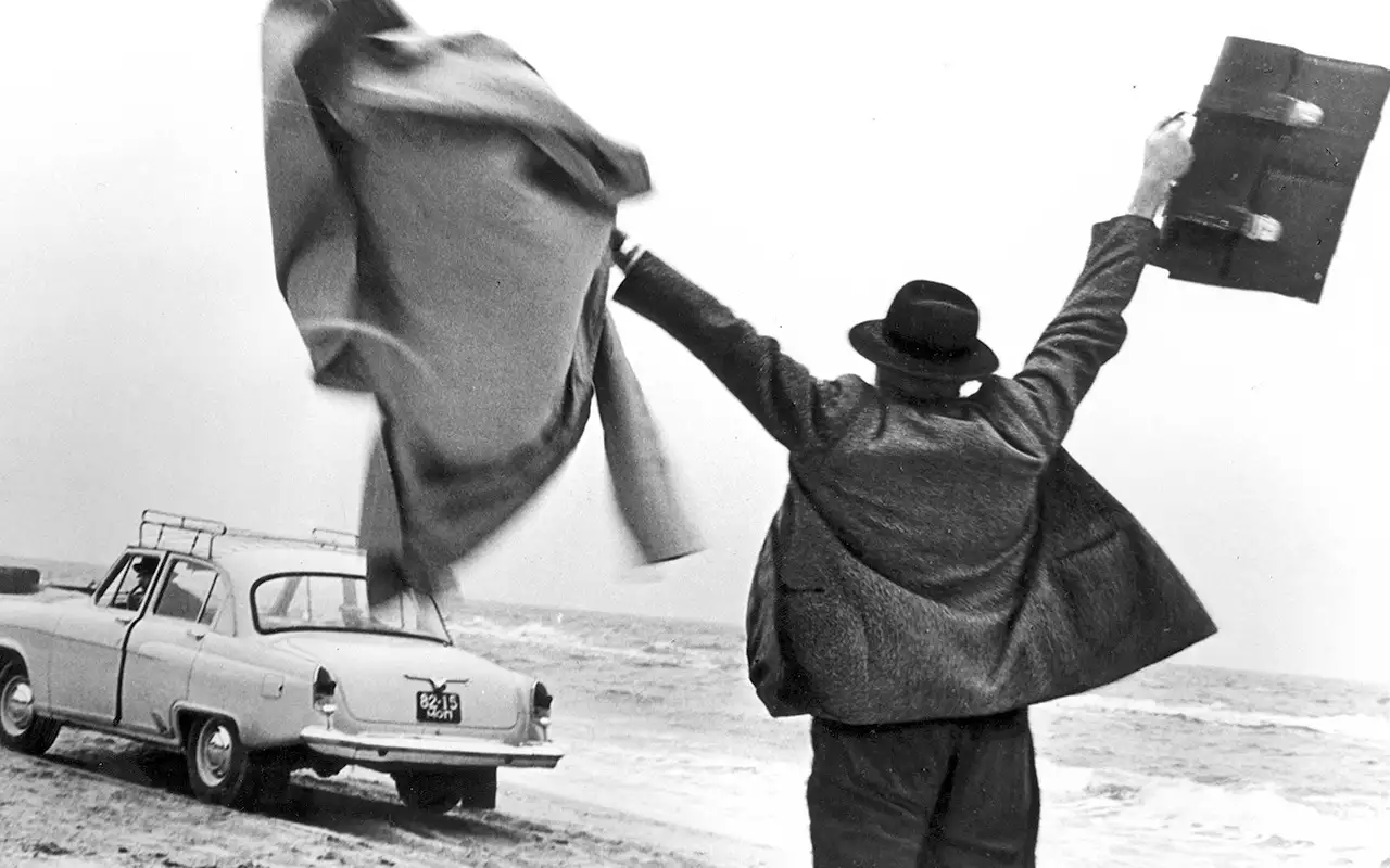 Кадр со съемочной площадки к/ф «Берегись автомобиля»