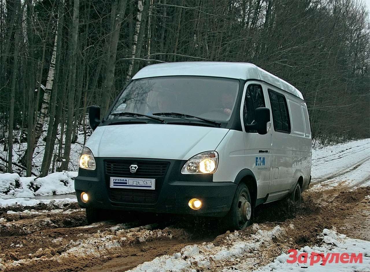 Шансов преодолеть такую колею без блокировки ведущей оси нет. Но с ней – пустяковое дело.