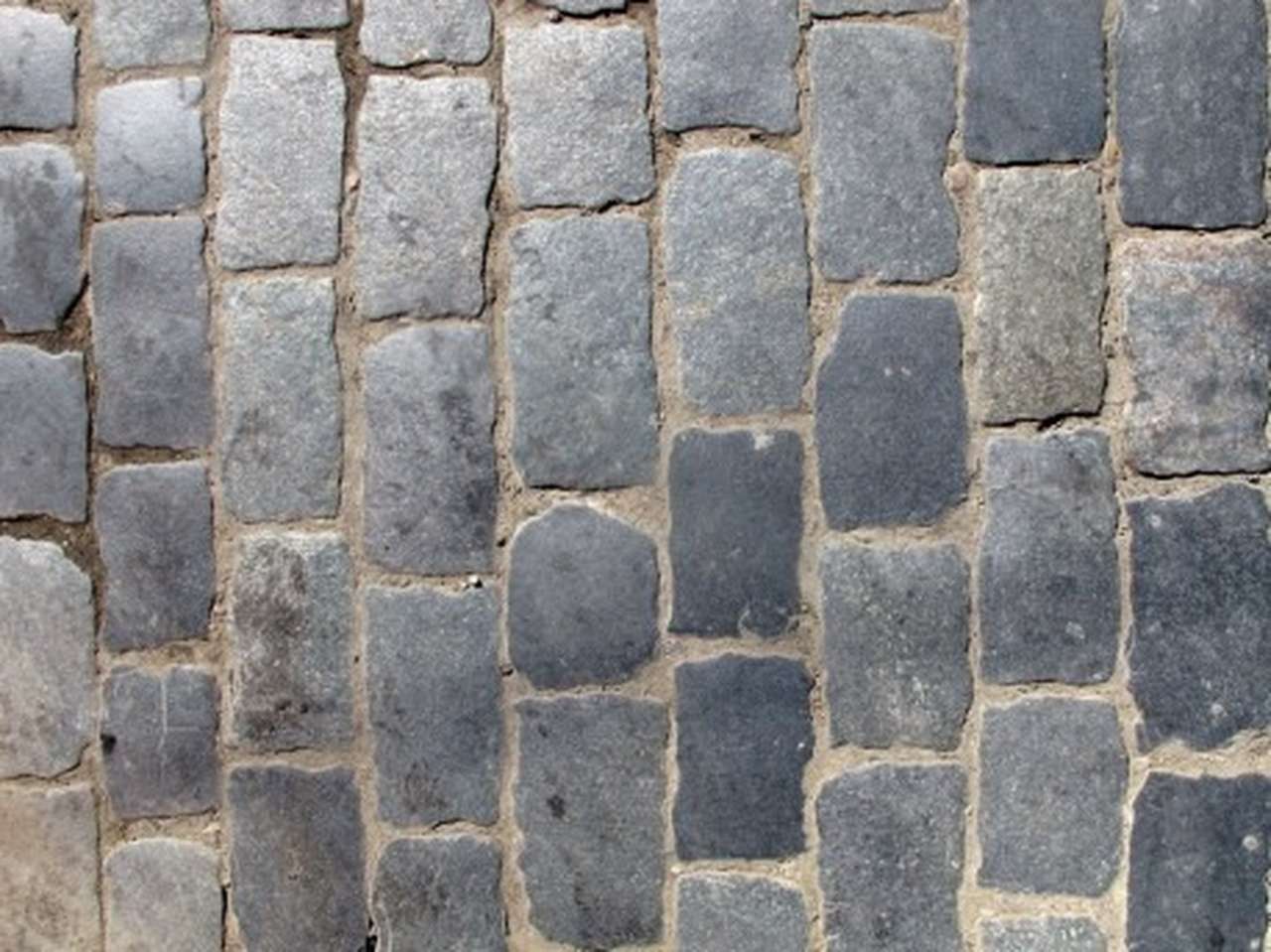 Фрагменты брусчатки на Баррикадной улице решили сохранить