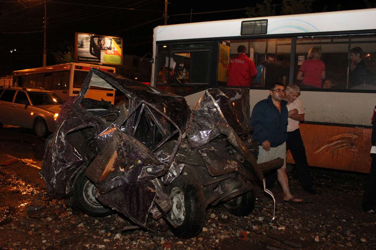 В ДТП с участием автобуса пострадали 13 человек (ВИДЕО)