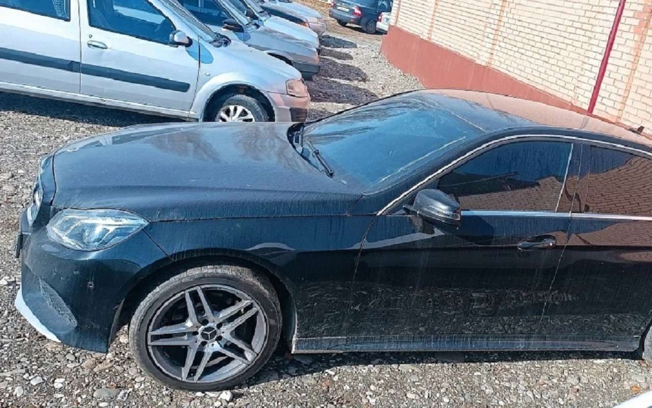 Жителя Чечни обвиняют в мошенничестве с авто и незаконном обороте наркотиков