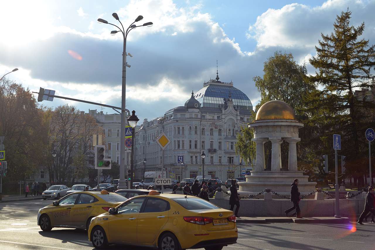 Перекресток-ловушка: как водителей лишают прав на пустом месте