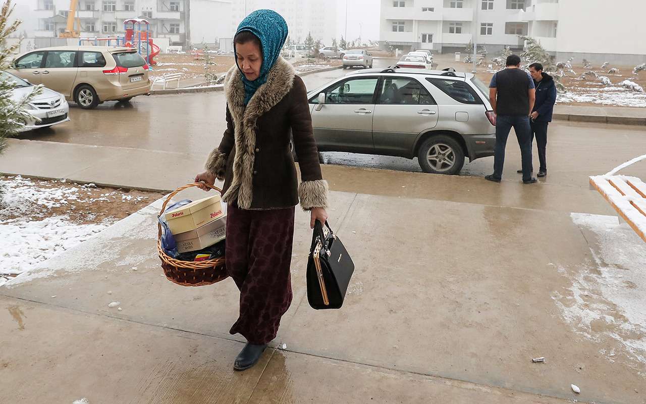 У женщин Туркмении отбирают права. Облавы уже начались