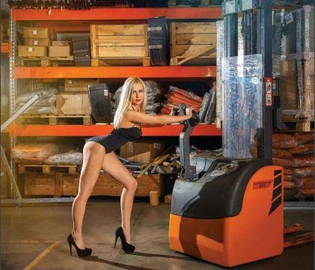 Прицепы, календарь, девушки