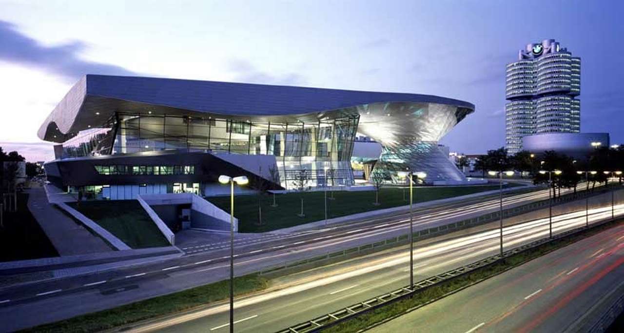 Марка BMW вышла на первое место в списке самых уважаемых брендов