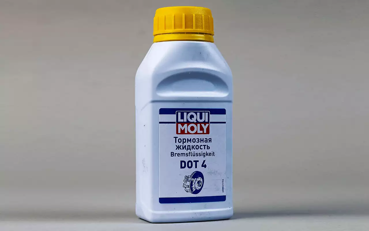 1 тормозные жидкости. Тормозная жидкость Dot Mopar. Liqui Moly dot4 250мл (Art.8832). Dot4 4699.34. Тормозная жидкость для скутера.