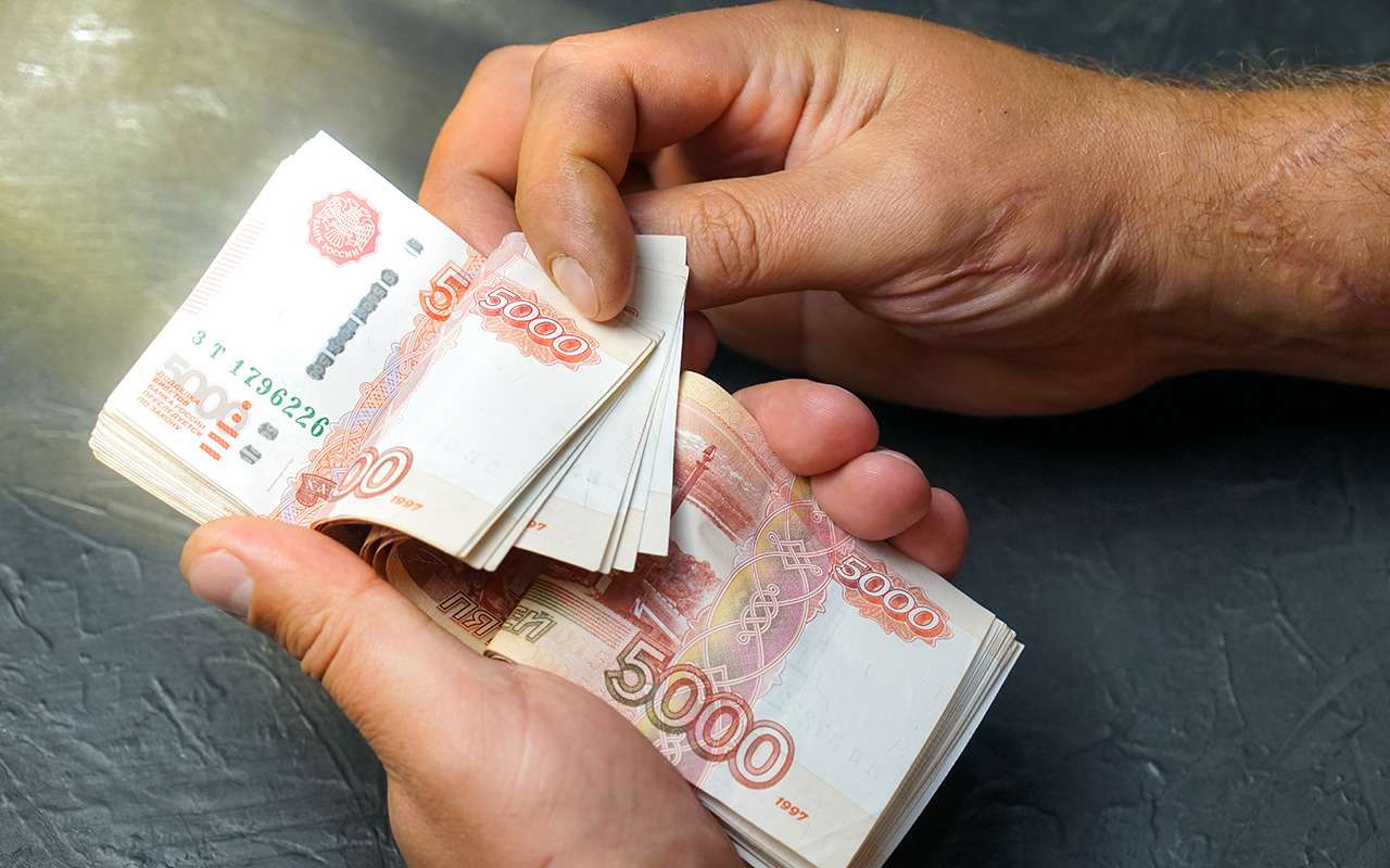 Столько может зарабатывать водитель-курьер в России? Немало