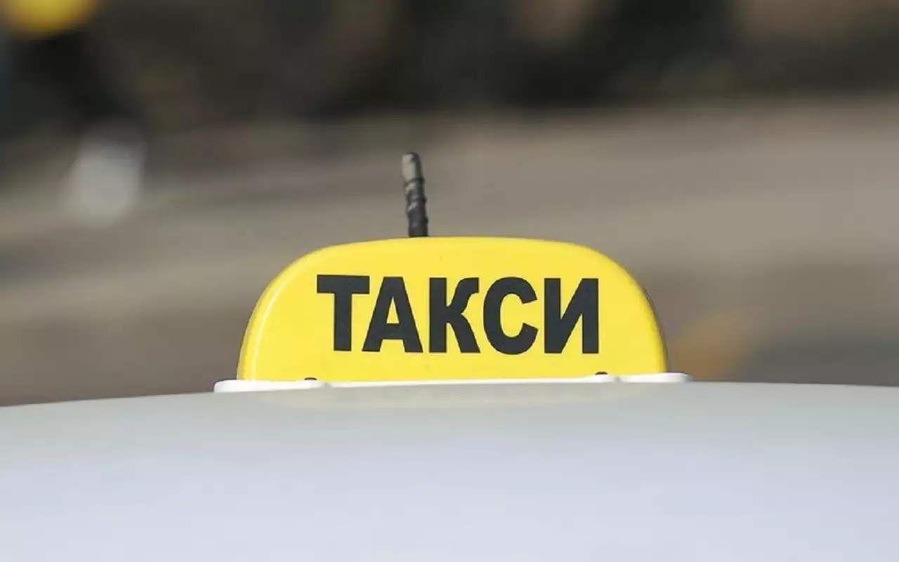 Российских таксистов пересадят на отечественный автопром: законопроект принят