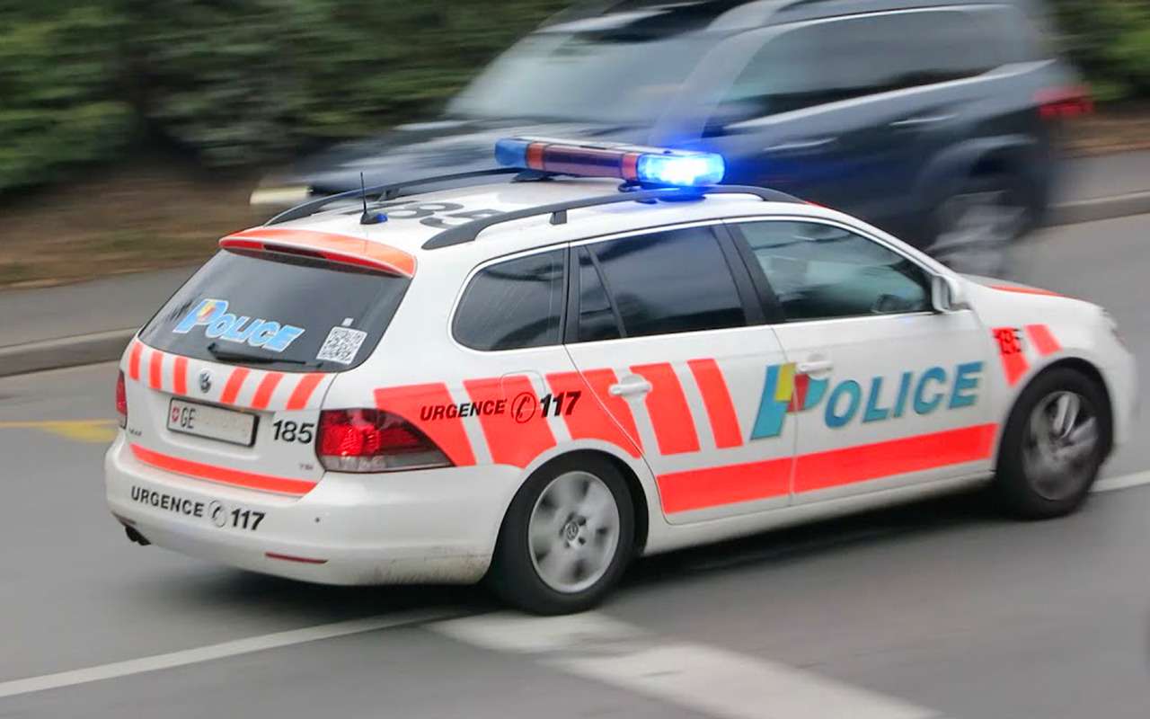 Полицейский получил штраф за превышение скорости во время погони за грабителями