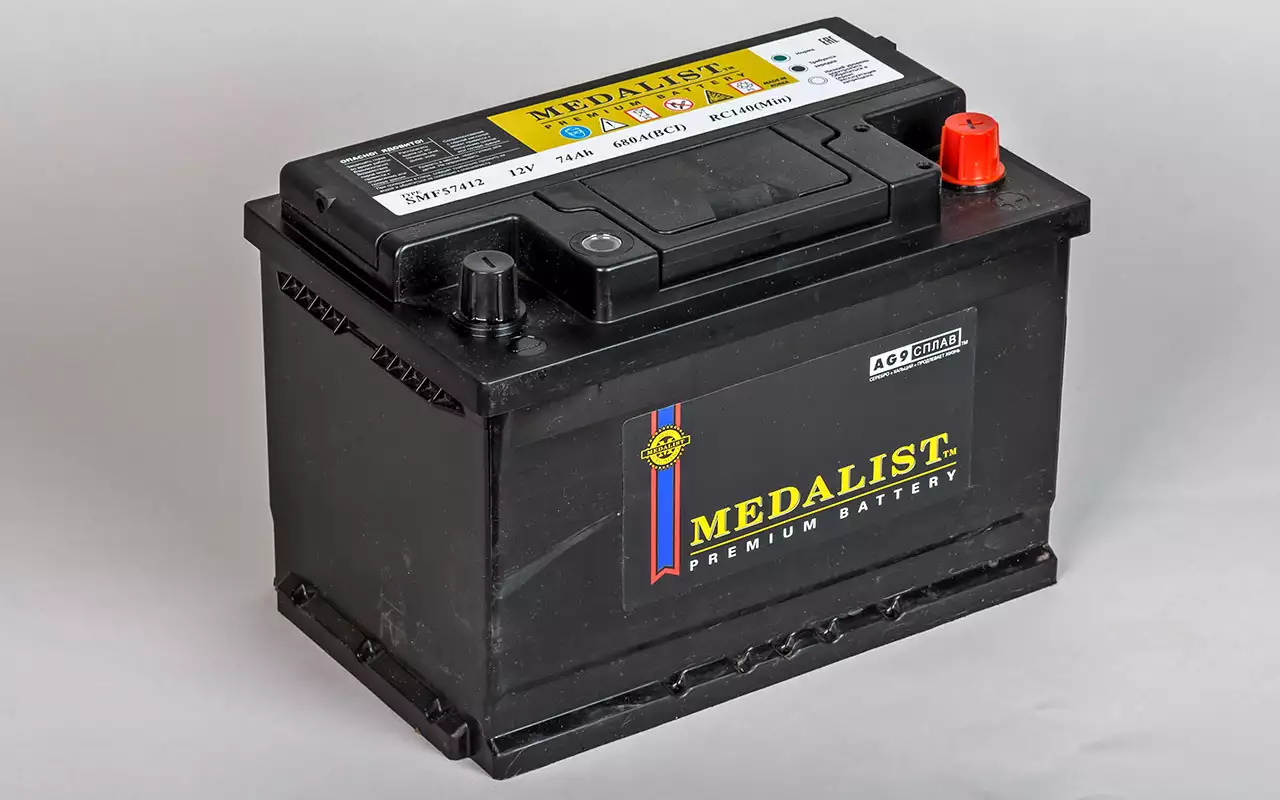 Лучшие аккумуляторы для авто. Medalist SMF 57412 Premium Battery. Аккумулятор medalist Premium Battery. Smf9dr АКБ автомобильный. Medalist 70b24l.