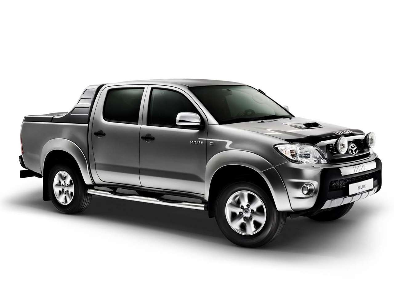 Пикап Toyota Hilux начали продавать в России