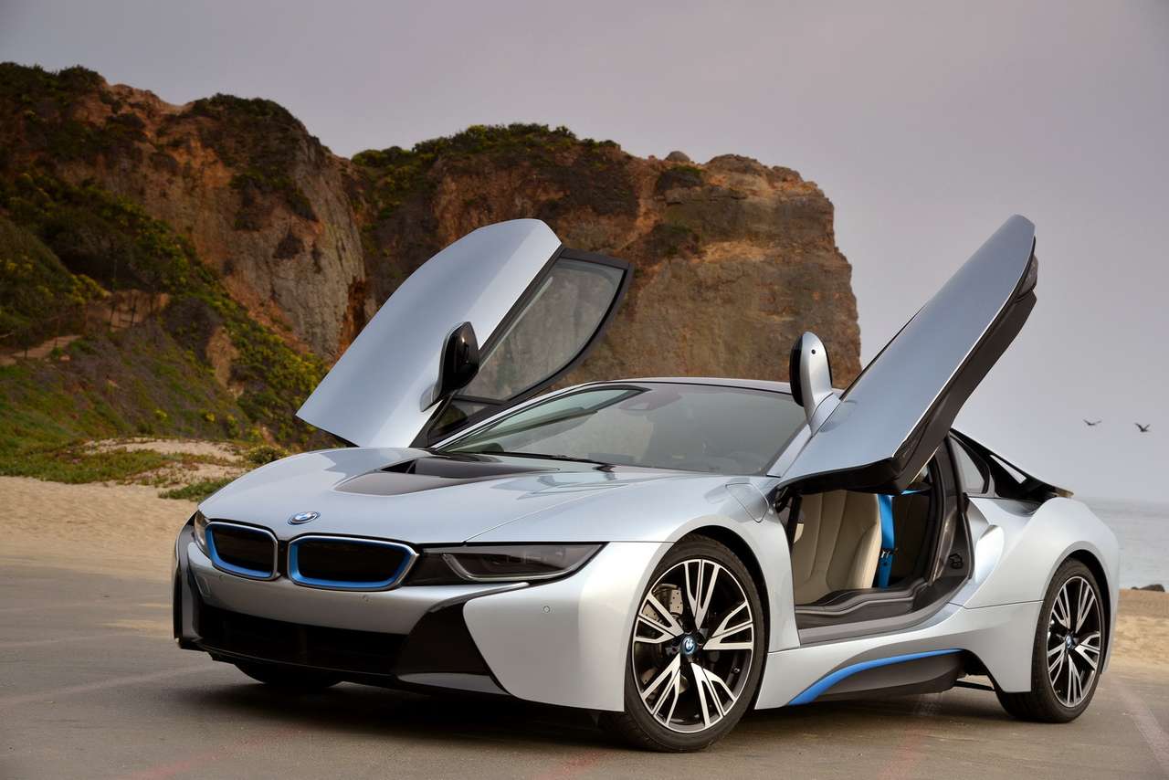 BMW i8: огонь, батарейка!