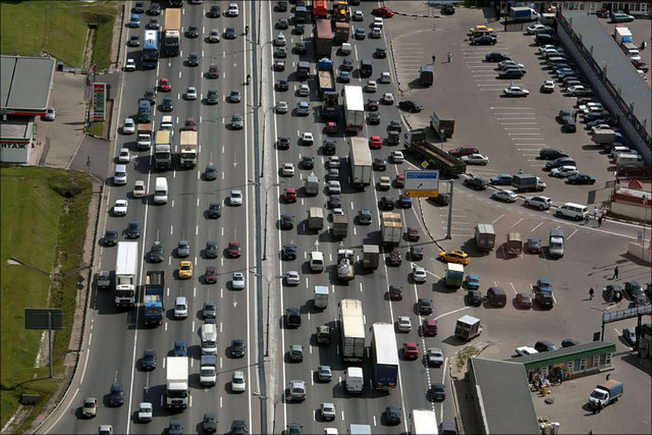 Московские власти создадут у МКАД парковки для «подснежников»