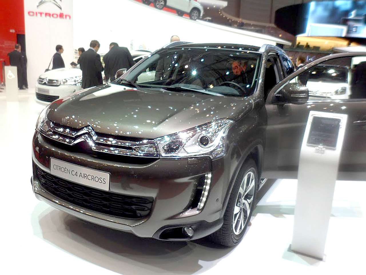 Citroen привез в Женеву кроссовер C4 Aircross