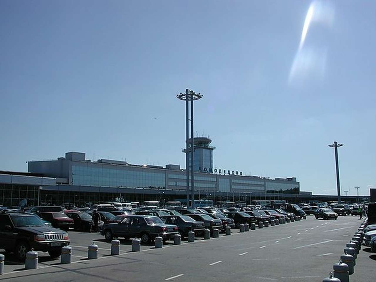 В аэропорту Домодедово за кражу с автостоянки задержан полицейский 