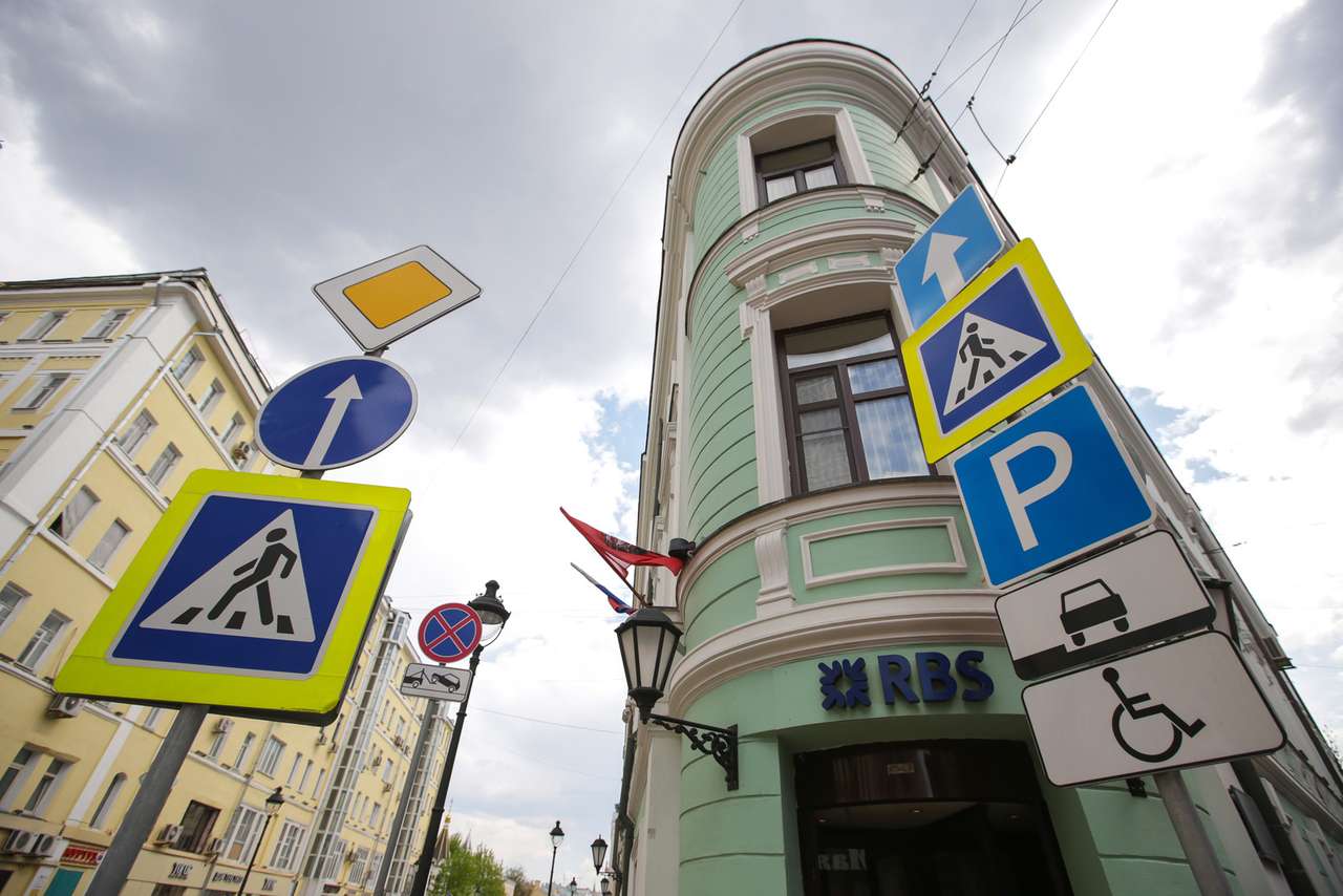 Правительство решило переформатировать дорожные знаки