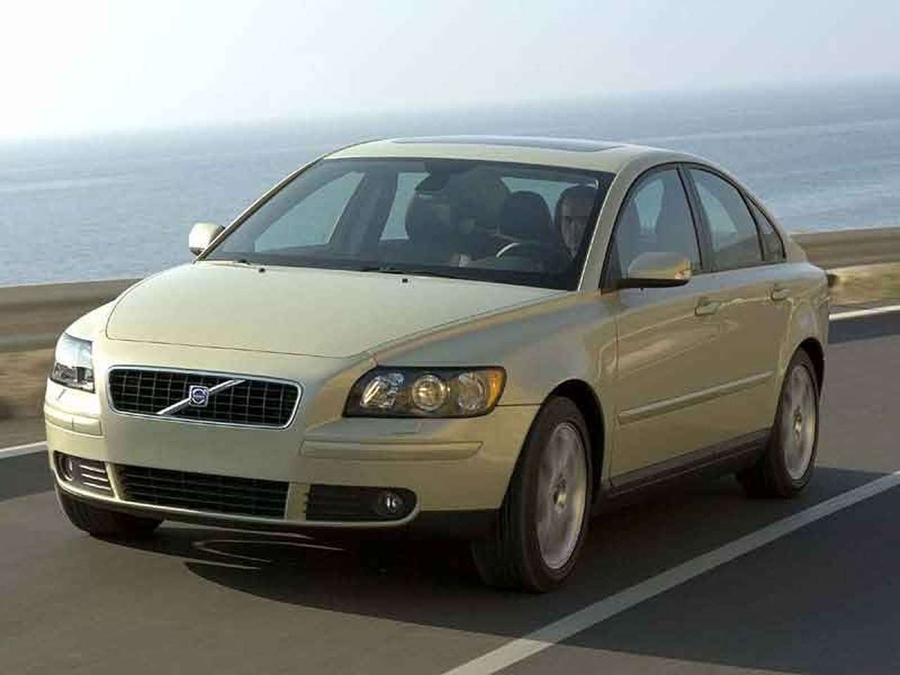 Volvo назвала цену на новый седан S40