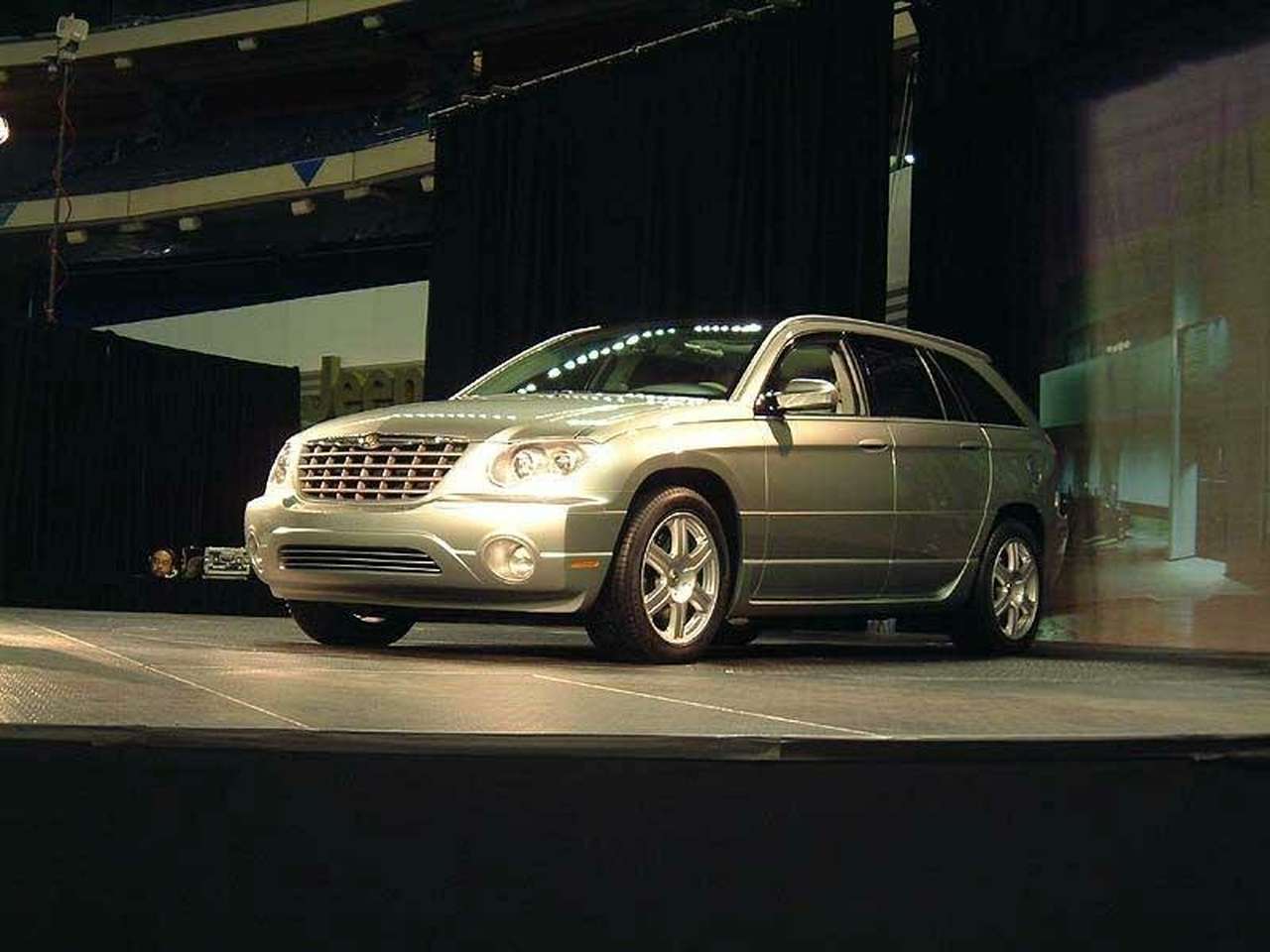 Chrysler отзывает 10 тысяч универсалов Pacifica