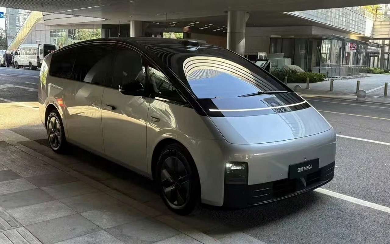 Минивэн популярного в РФ бренда попал под массовый отзыв