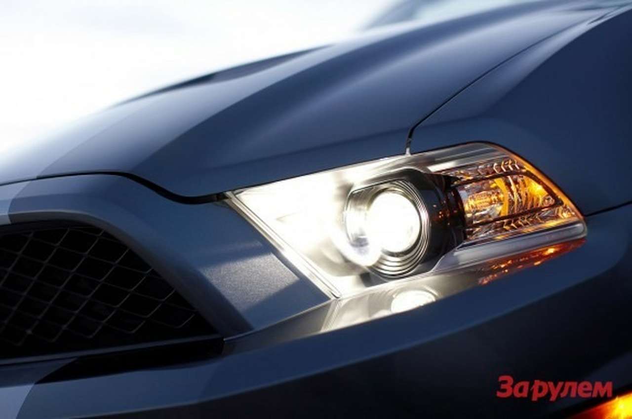 Обновленный Ford Mustang покажут осенью 2011 года