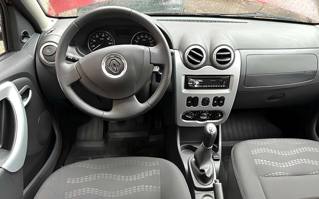 Интерьер Renault Sandero Stepway