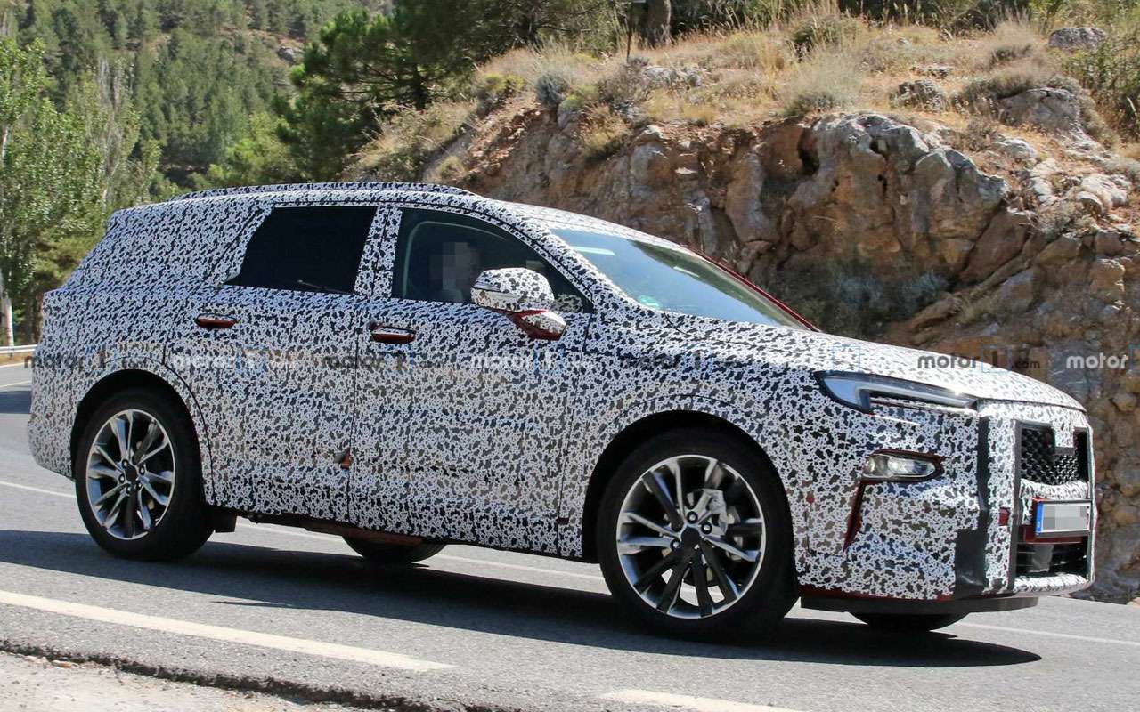 Opel тестирует кроссовер на базе Peugeot 5008