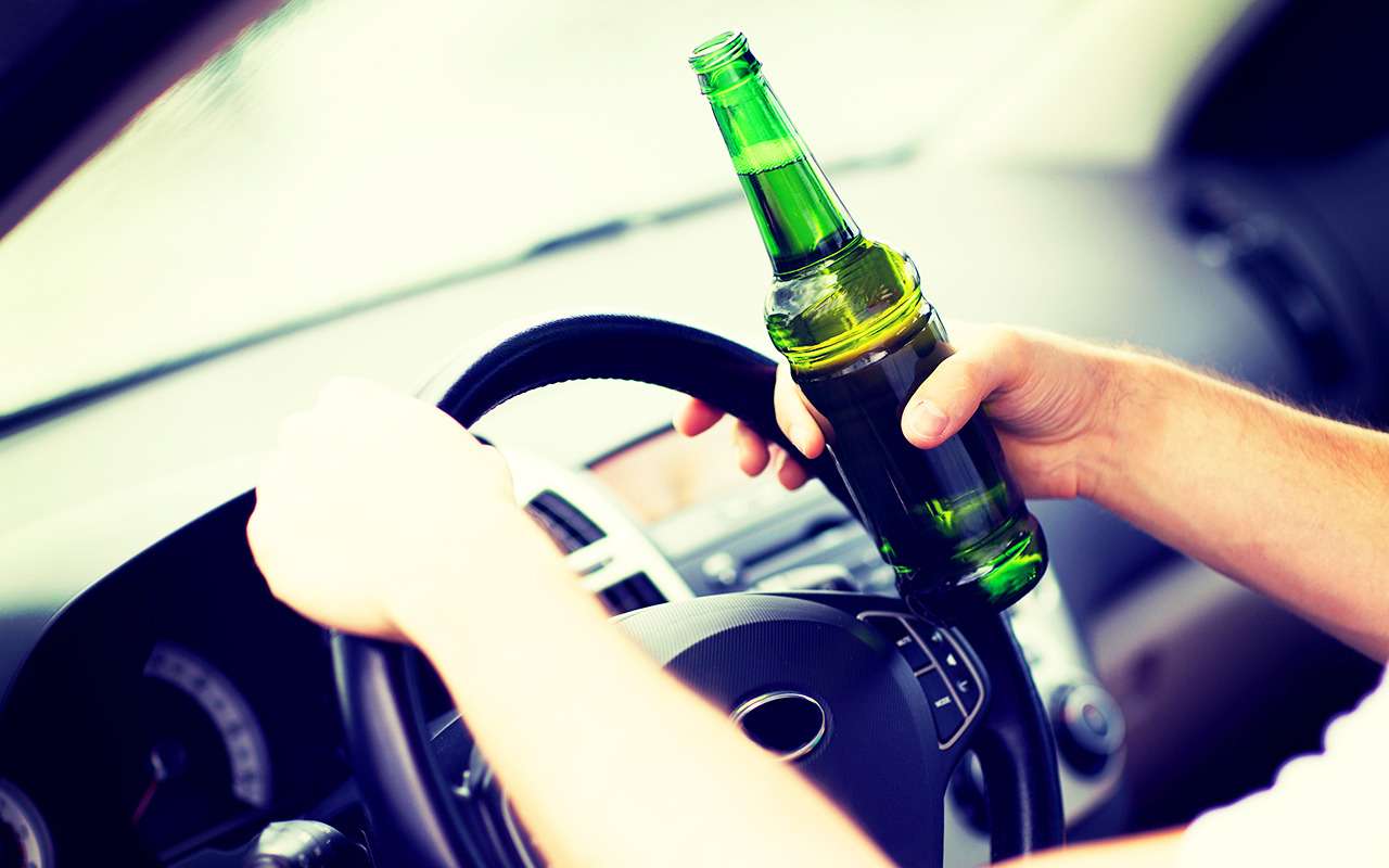 Водитель пошел на таран, чтобы отомстить за попавшую в автомобиль бутылку