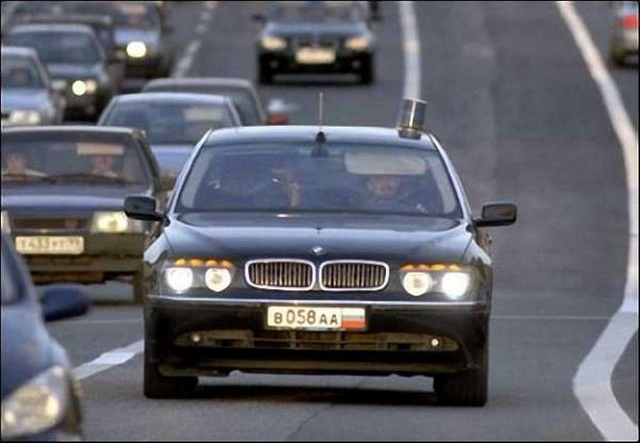 Чиновников ограничили в использовании служебных авто