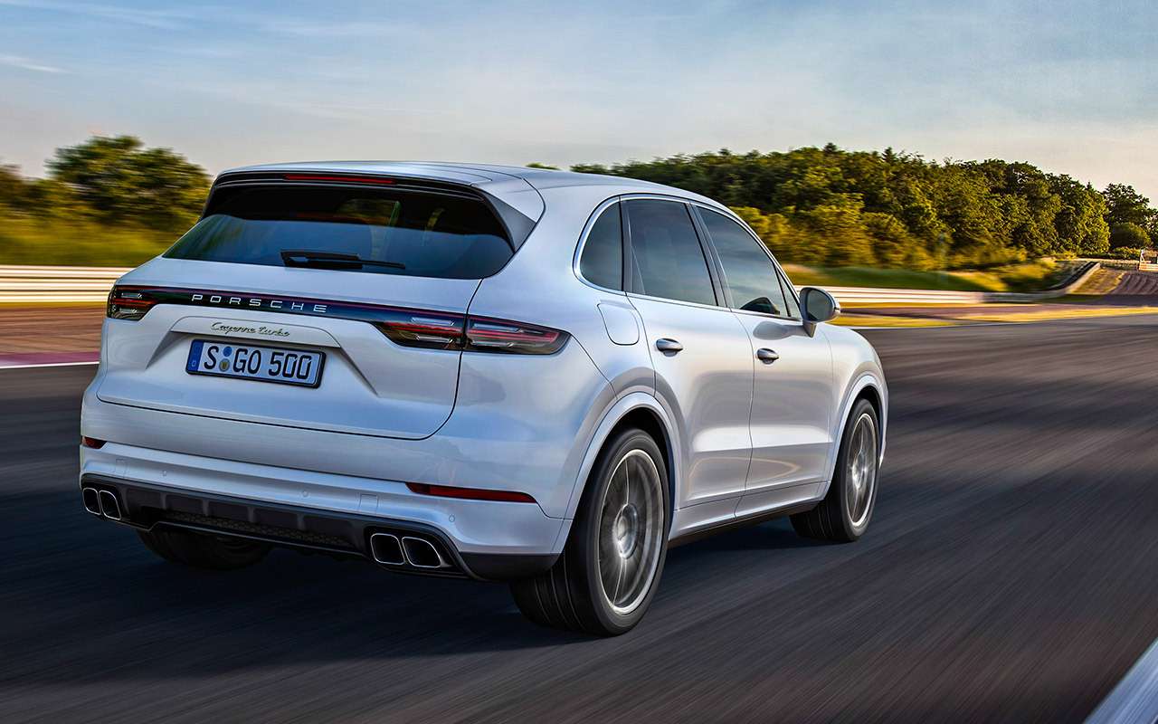 За рулем Porsche Cayenne 2020