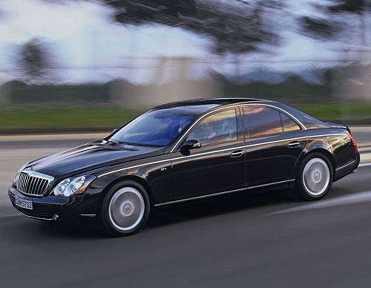 Немцы привезли китайцам новый Maybach 57S