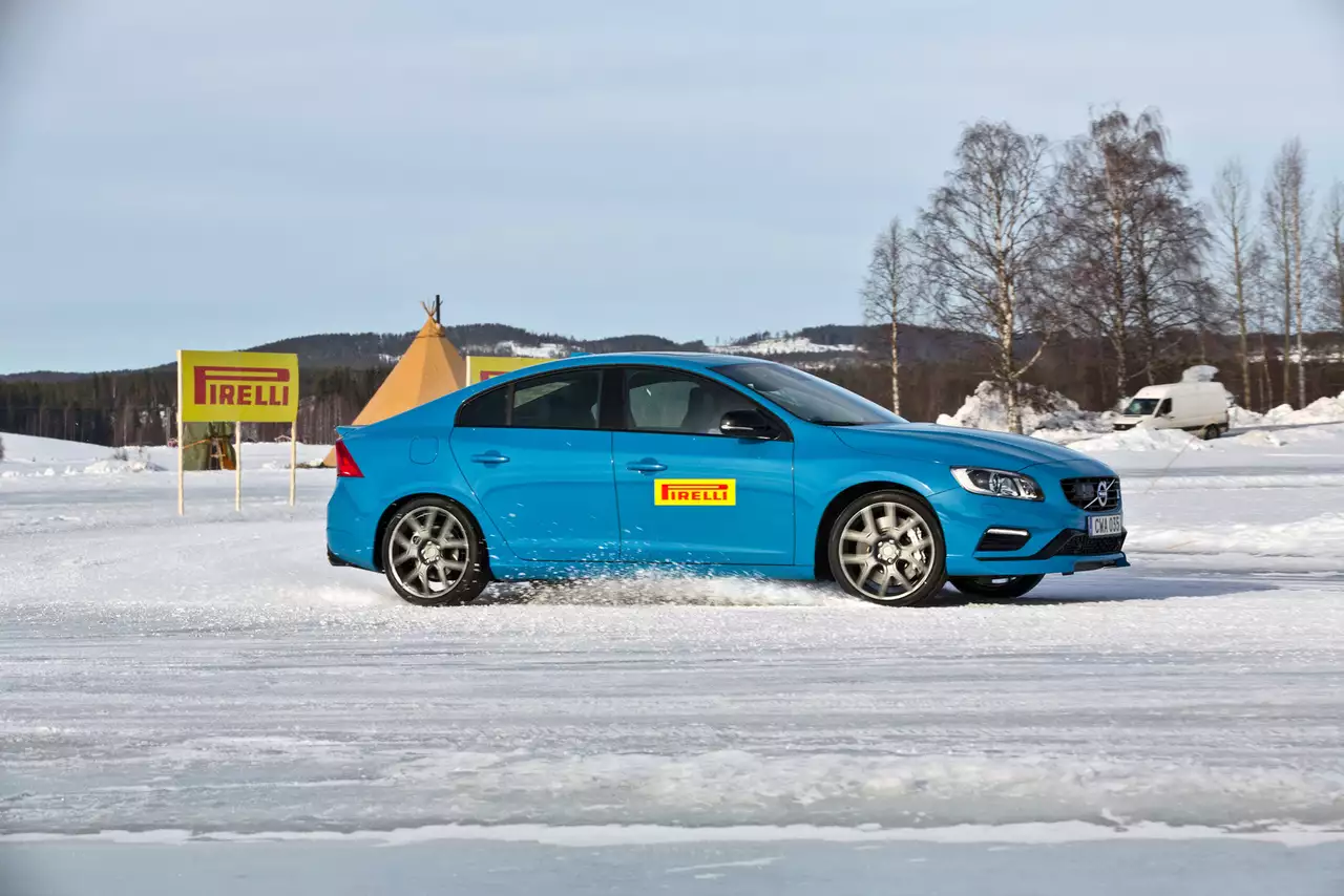 Шины Pirelli Ice Zero FR: ставка на озеро