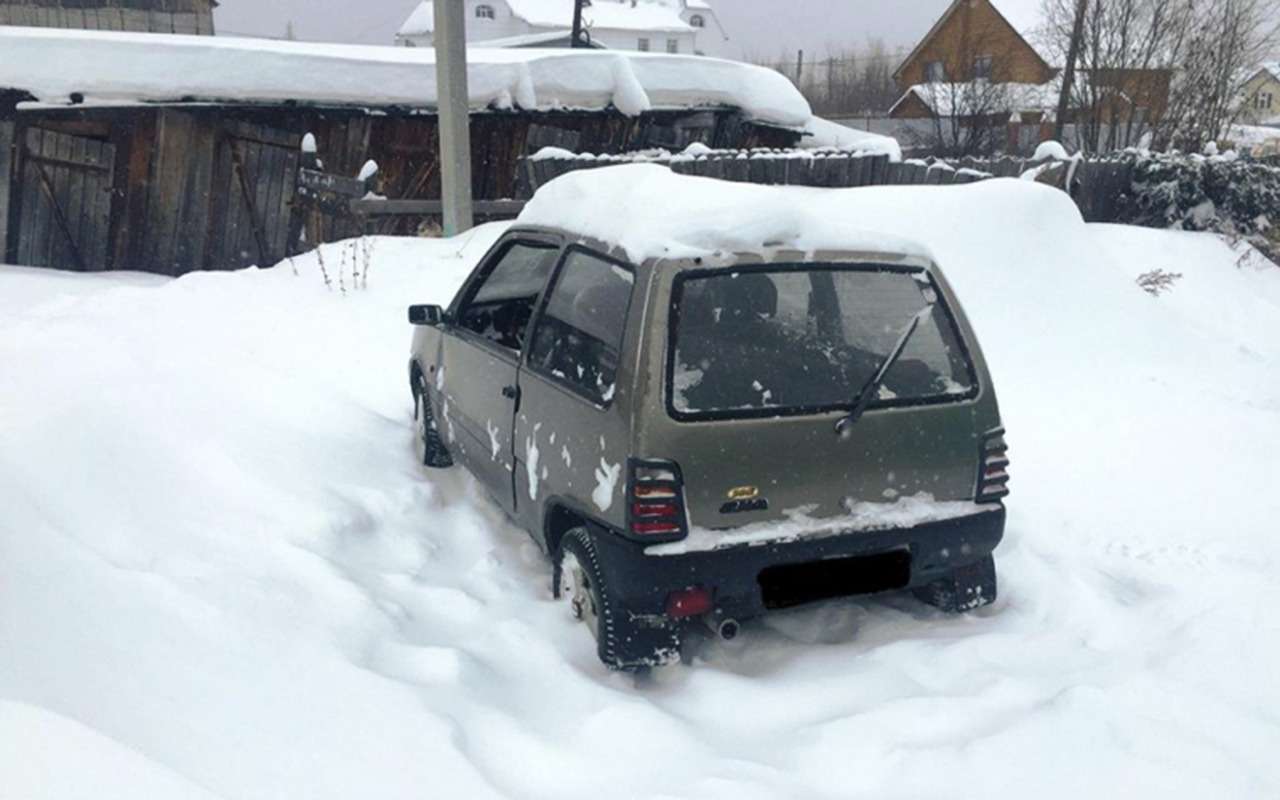 Горе-угонщики не смогли завести Оку и толкали ее полкилометра