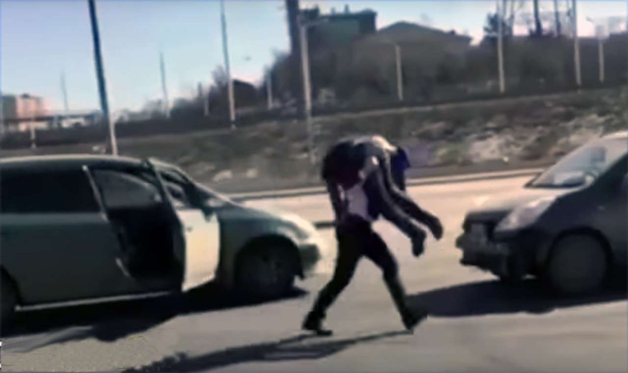 Женщина-скала из Иркутска рассказала о «похищении» автохама