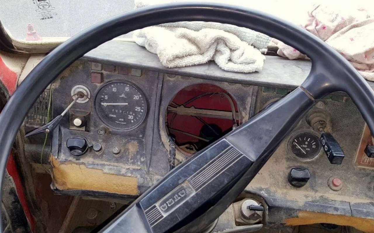 А что, так можно было? - на грузовике без тахографа, спидометра и страховки!