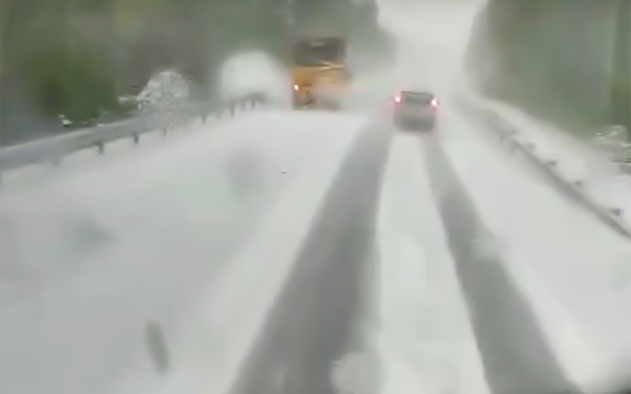 Автомобилисты Хабаровского края вернулись в зиму (видео)