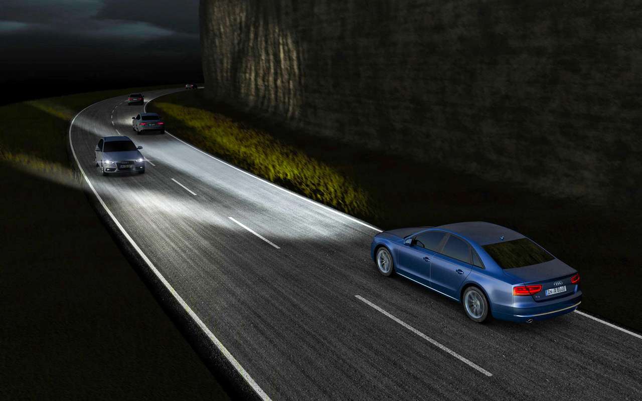 Продвинутый матричный свет позволяет практически забыть о работе левым подрулевым рычажком. Он сам подстроится под текущую ситуацию и постарается никого не ослепить. Однако система небезупречна. Как и в случае с нынешними комплексами автономного управления: это не полностью самостоятельная система, а всего лишь очень умелый помощник. Оставлять его совсем без присмотра нельзя.