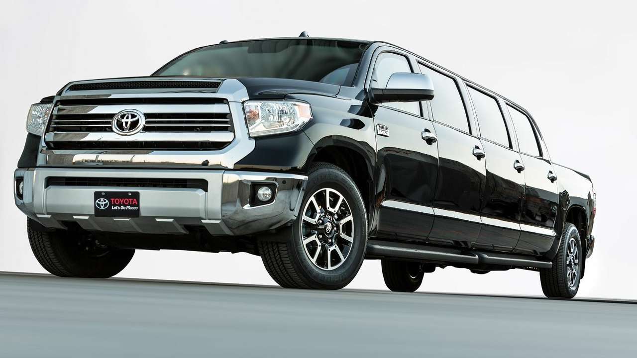 Пикап бракосочетаний: в Лас-Вегасе показали 8-дверный Toyota Tundrasine
