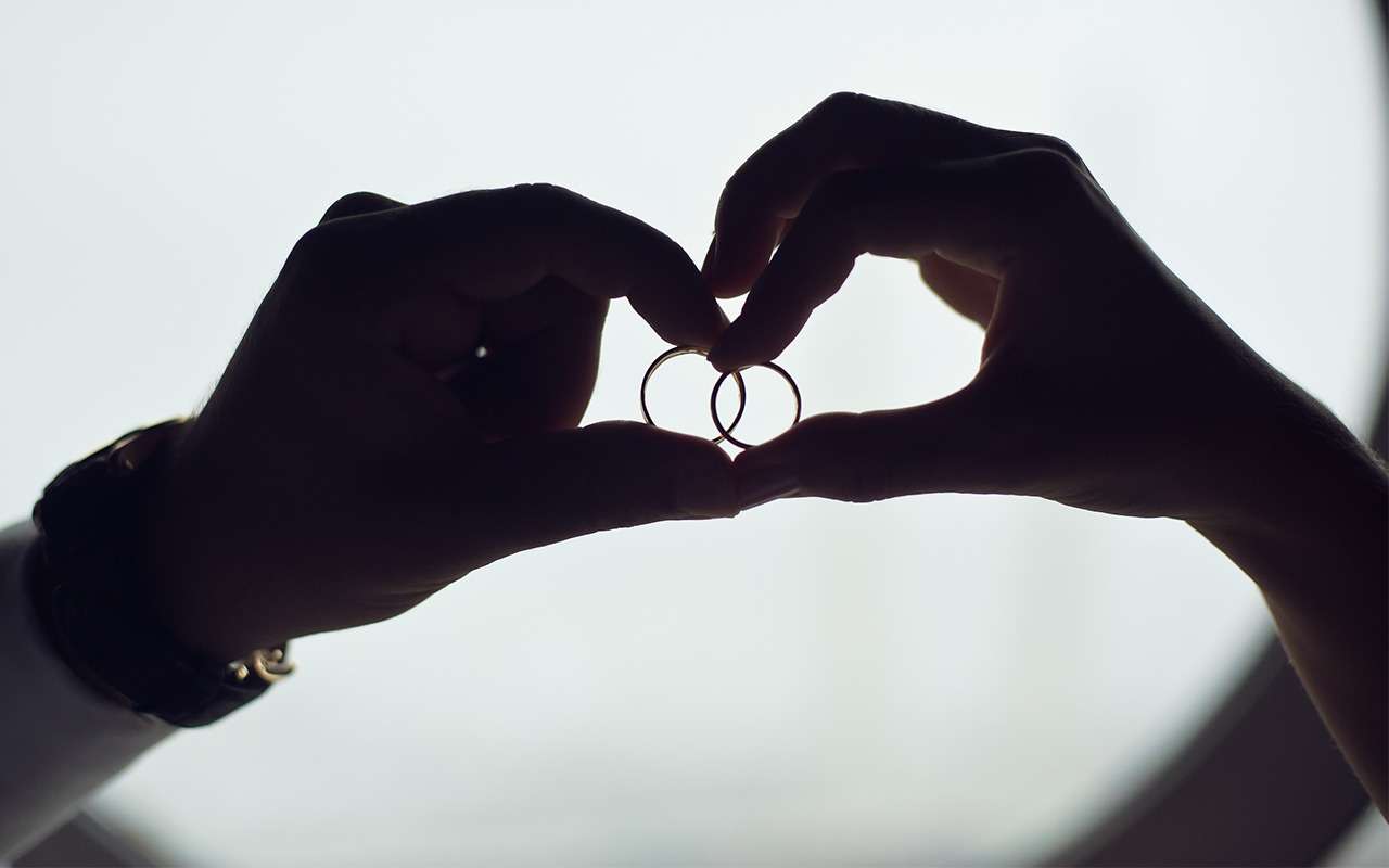 Автомобилистке под дулом автомата предложили выйти замуж