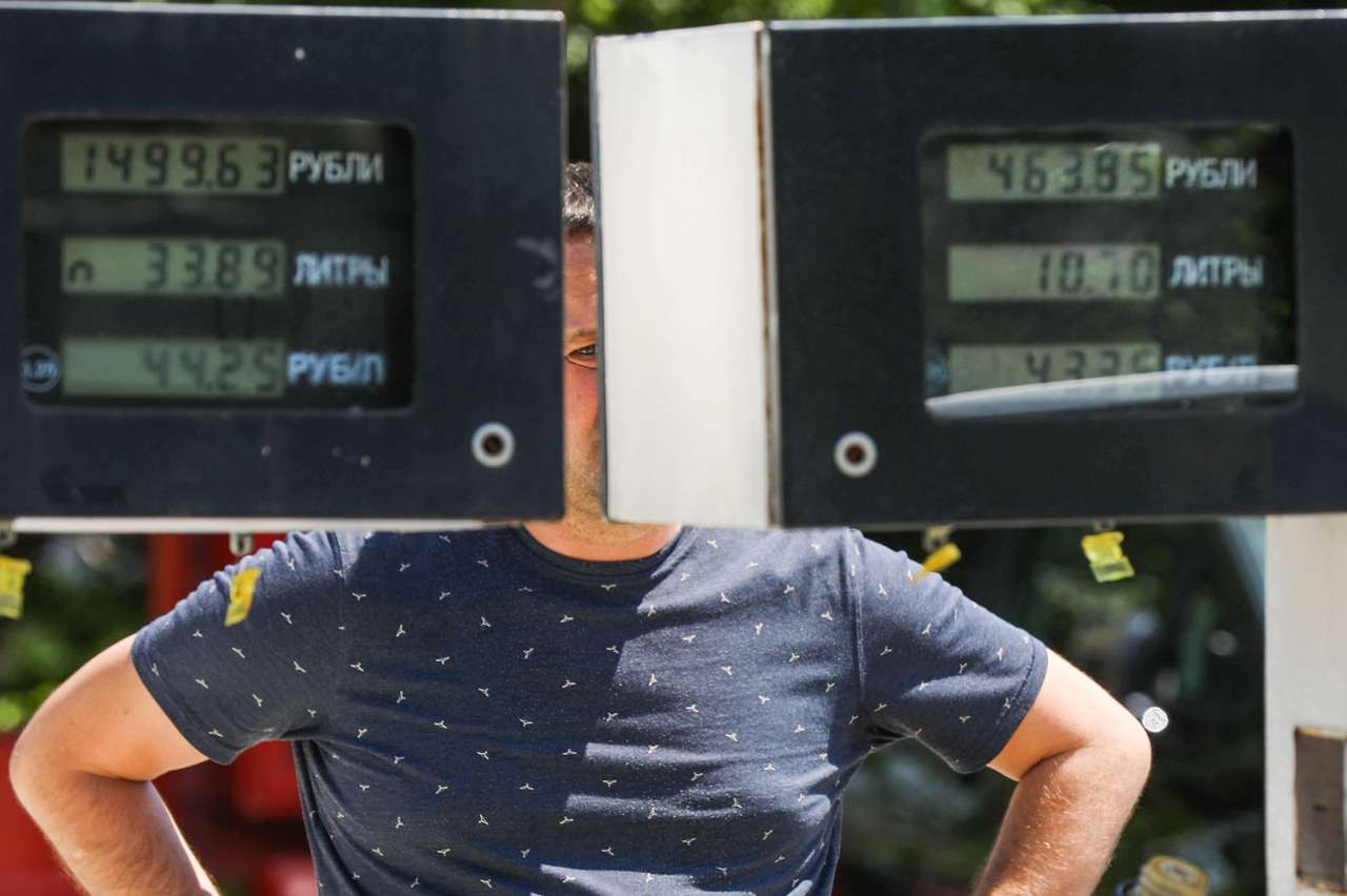 Бензин снова дорожает: отмена заморозки цен!