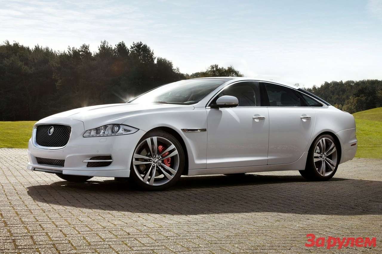 «Механику», вне сомнений, получит F-Type. Возможно, она также достанется семейству XF и меньшим по размерам будущим «Ягуарам». Что касается моделей XK, то тут ситуация туманна, а вот XJ (на фото), говорит Эдриан Холмарк, точно не станет «реципиентом»