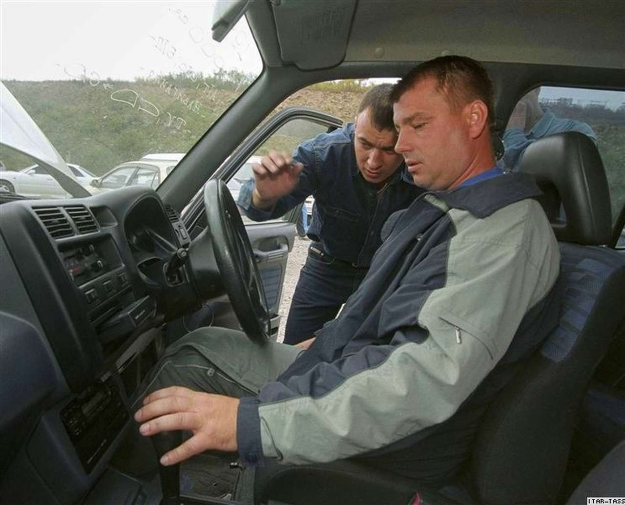 Лысаков отрицает, что такси-праворульки собираются запретить 