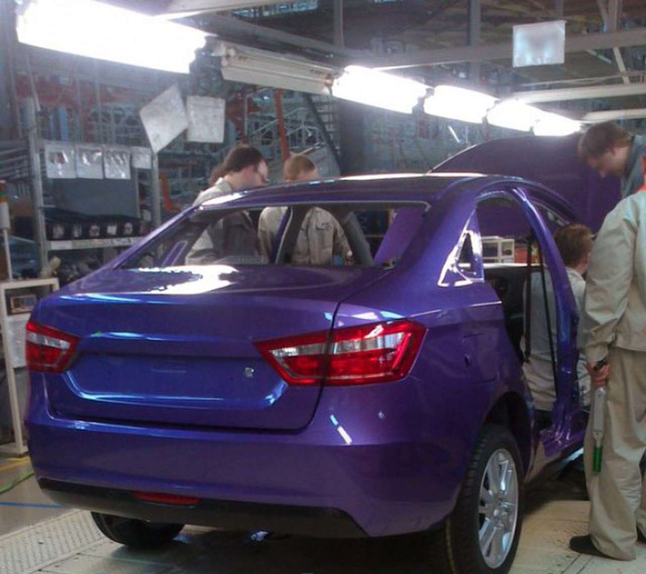 Шпионские фото Lada Vesta с конвейера на «ИжАвто»