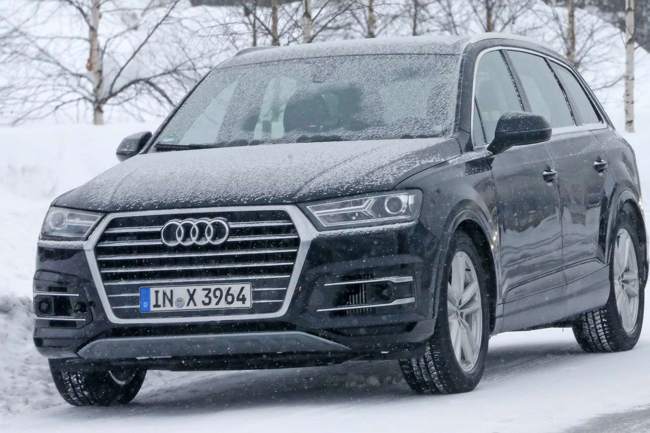 Audi SQ7 выехал на дороги без маскировки