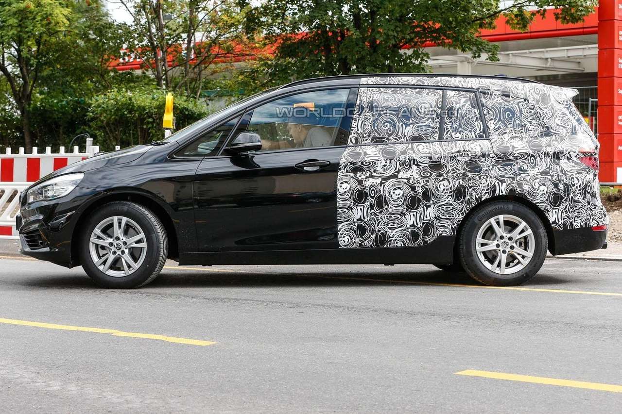 Семиместный компактвэн BMW обнажился перед фотокамерами